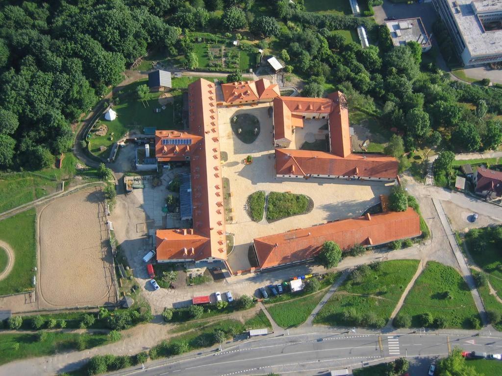 Toulcuv Dvur * Praga